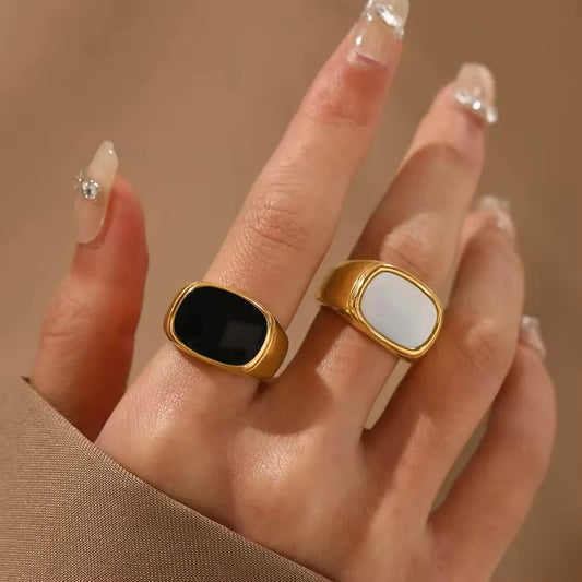 Black & White Ring