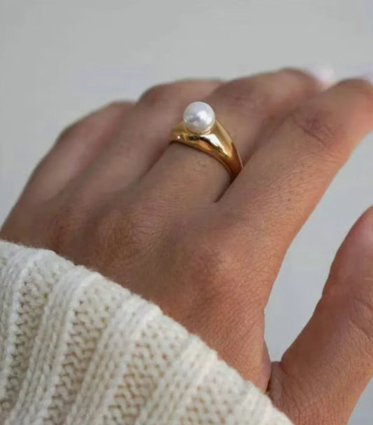 Single pearl ring