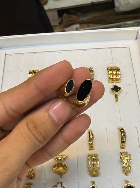 Choch Ring Black & White