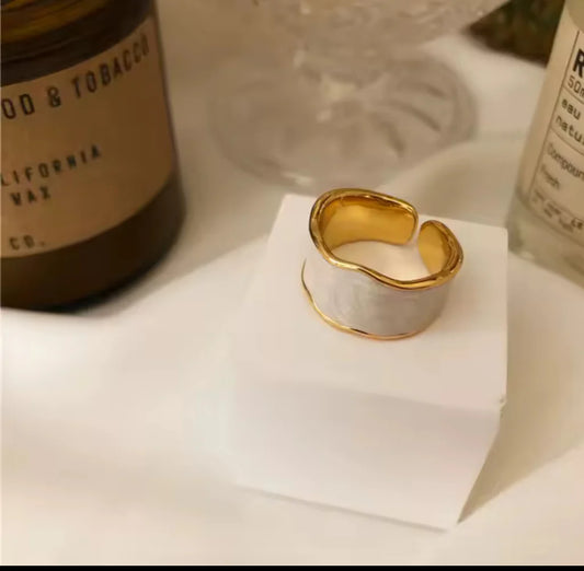 Gold Ring Black & White